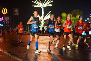 BIB: 40567, 40595, 421
                            <button type="button" onclick="openModal(16207224)" class="btn btn-primary btn-sm float-right btn-popup" data-toggle="modal" data-target=".modal-high-quality">
                        <i class="fas fa-shopping-cart"></i> Add to Cart
                    </button>
                                            <button type="button" onclick="isThisMe(16207224, true)" class="btn btn-success btn-sm float-right btn-popup btn-isme hidden" data-toggle="tooltip" data-placement="bottom" title="นี่คือรูปของคุณใช่ไหม คลิกที่นี่เพื่อเอาเข้าอัลบั้ม">
                        <i class="fas fa-plus"></i> Add to album
                    </button>
                    <button type="button" onclick="isThisMe(16207224, false)" class="btn btn-warning btn-sm float-right btn-popup btn-isnotme hidden">
                        <i class="fas fa-ban"></i> Remove from album
                    </button>